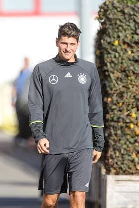 Muenchen Mario Gomez 23 (Deutschland) kommt zum Training, Training, Nationalmannschaft, , Fussball, 11.11.2015 Copyright: Kolbert Eibner-Pressefoto EP_CKT