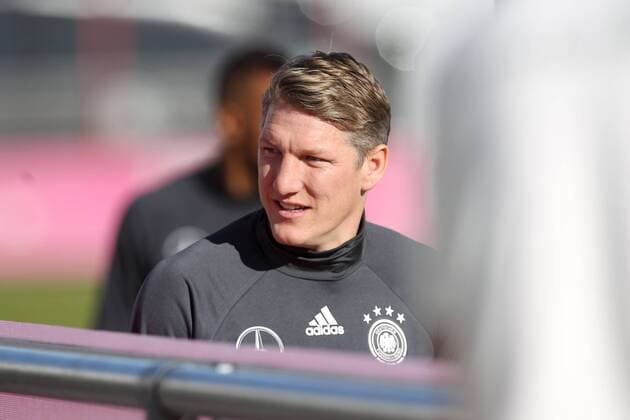Muenchen Bastian Schweinsteiger 7 (Deutschland) kommt zum Training, Training, Nationalmannschaft, , Fussball, 11.11.2015 Copyright: Kolbert Eibner-Pressefoto EP_CKT