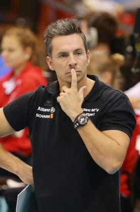 Stuttgart , CEV DenizBank Volleyball Campions League , MTV Allianz Stuttgart vs. Dinamo Kasan ; Trainer Guillermo Naranjo hernandez ( Allianz )