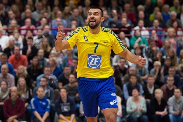 11.11.2015, Vechtesporthalle, Schuettorf Volleyball, DVV-Pokal Achtelfinale, FC Schüttorf Schuettorf 09 vs. VfB Friedrichshafen Jubel Arslan Eksi ( 7 Friedrichshafen)