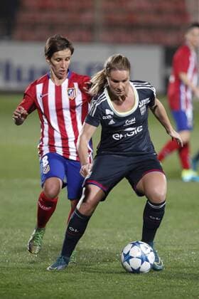 Fußball, Damen, Champions League, Atletico Madrid - Olympique Lyon Atletico de Madrid s Sonia and Olympique Lyonnais s Henry during UEFA Women s Champions League soccer match between Atletico de Madrid and Olympique Lyonnais, in Madrid, Spain. November 11, 2015.  (20151111006)