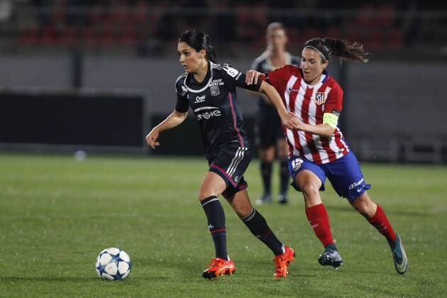Fußball, Damen, Champions League, Atletico Madrid - Olympique Lyon Atletico de Madrid s Meseguer and Olympique Lyonnais s Necib during UEFA Women s Champions League soccer match between Atletico de Madrid and Olympique Lyonnais, in Madrid, Spain. November 11, 2015.  (20151111011)
