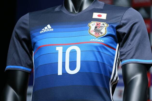 Fußball, Nationalteam Japan, Trikotpräsentation Men s new home kit (JPN), NOVEMBER 5, 2015 - Football Soccer : Japan Men s new home kit during the presentation of the Japan national football and futsal team s new jersey at JFA House in Tokyo, Japan. NoxThirdxPartyxSales  (umqa029222)