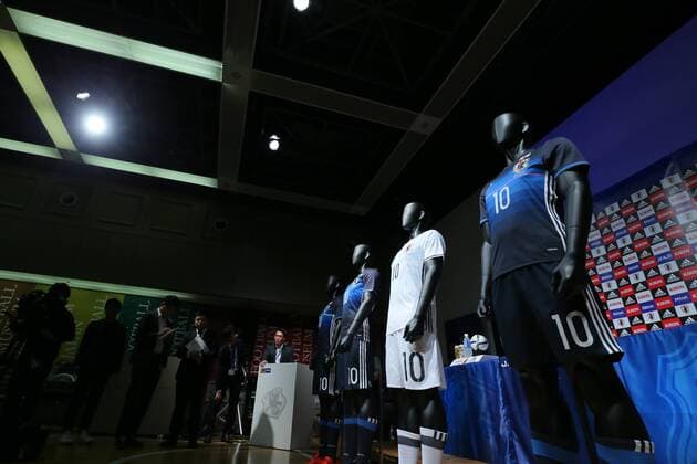 Fußball, Nationalteam Japan, Trikotpräsentation New home and away kit (JPN), NOVEMBER 5, 2015 - Football Soccer Futsal : Japan Men s, Women s and Futsal s kit during the presentation of the Japan national football and futsal team s new jersey at JFA House in Tokyo, Japan. NoxThirdxPartyxSales  (umqa029234)