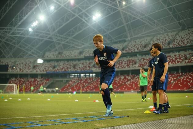 (L-R) Genki Haraguchi, Shinji Okazaki (JPN), NOVEMBER 11, 2015 - Football Soccer : FIFA World Cup WM Weltmeisterschaft Fussball Russia 2018 Asian Qualifier Second Round, training session prior to the Group E match between Singapore - Japan at the national stadium, in Singapore. Noxthirdxpartyxsales  (umqh000415)