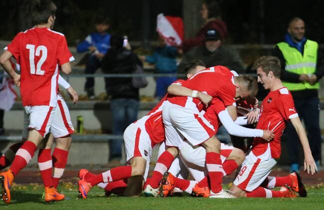Fußball, U18 Testspiel, Österreich - Italien SOCCER - U18, AUT vs ITA, test match TRAISKIRCHEN,AUSTRIA,11.NOV.15 - SOCCER - under-18 OEFB international match Länderspiel Austria vs Italy, test match. Image shows the rejoicing of Austria. GEPAxpictures xMarioxKneisl