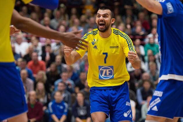 11.11.2015, Vechtesporthalle, Schuettorf Volleyball, DVV-Pokal Achtelfinale, FC Schüttorf Schuettorf 09 vs. VfB Friedrichshafen Jubel Arslan Eksi ( 7 Friedrichshafen)