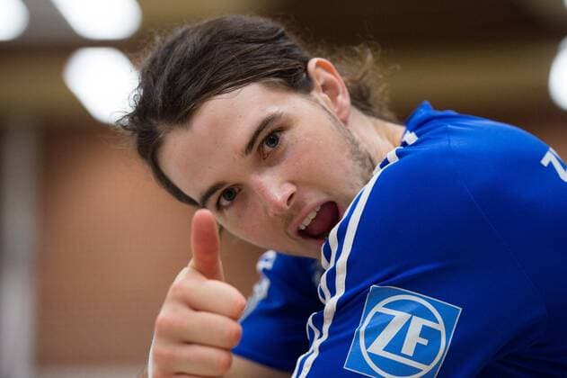11.11.2015, Vechtesporthalle, Schuettorf Volleyball, DVV-Pokal Achtelfinale, FC Schüttorf Schuettorf 09 vs. VfB Friedrichshafen Luke Perry ( 11 Friedrichshafen) Libero