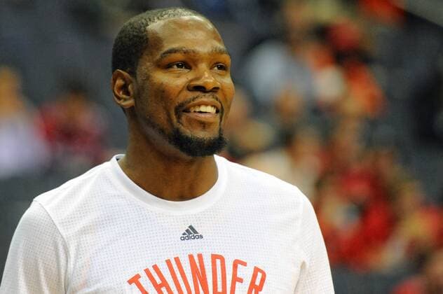 10 November 2015: Oklahoma City Thunder forward Kevin Durant (35) warms up at the Verizon Center in Washington, D.C. where the Oklahoma City Thunder defeated the Washington Wizards, 125-101. (Photograph by Icon Sportswire) NBA Basketball Herren USA NOV 10 Thunder at Wizards Icon497151110003 EDITORIAL USE ONLY