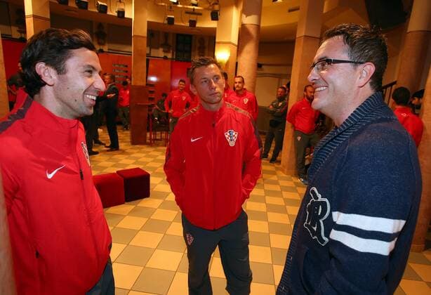 Fußball, Nationalteam Kroatien in Zagreb Croatian footballers have seen the show Spektakluk 11.11.2015., Zagreb, Croatia - Croatian footballers have seen the show Spektakluk starring by Tarik Filipovic and Rene Bitorajac. After the show footballers hung out with actors. Darijo Srna, Ivica Olic, Tarik Filipovic.  JuricaxGaloic PIXSELL