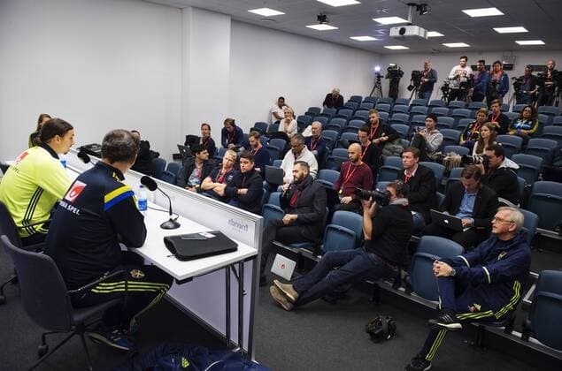 Fußball, Nationalteam Schweden Training und PK Zlatan Ibrahimovic, Olof Lundh - Stockholm, Pressekonferenz Nationalteam Schweden.  Copyright: JOELxMARKLUND BB151112JM042