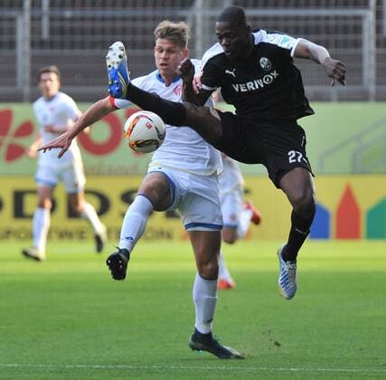 12.11.2015, xtkx, Fussball Testspiel, FSV Mainz 05 - SV Sandhausen v.l. Florian Niederlechner (Mainz 05) , Seyi Olajenbesi (SV Sandhausen) ,