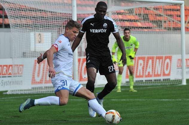 12.11.2015, xtkx, Fussball Testspiel, FSV Mainz 05 - SV Sandhausen v.l. Florian Niederlechner (Mainz 05) , Seyi Olajenbesi (SV Sandhausen) ,
