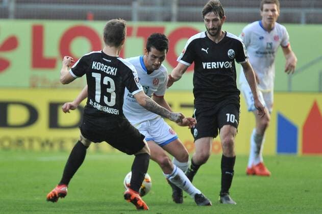 12.11.2015, xtkx, Fussball Testspiel, FSV Mainz 05 - SV Sandhausen v.l. Jakub Kosecki (SV Sandhausen) ,, Julian Derstroff (Mainz 05), Robert Zillner (SV Sandhausen) ,