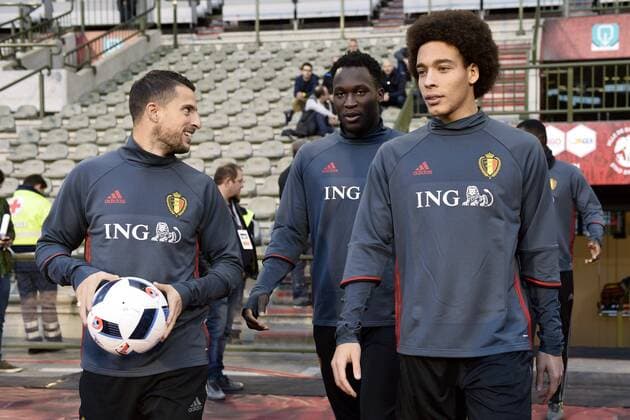 Fußball, Training Nationalteam Belgien Mirallas Kevin forward of Belgium, Lukaku Romelu forward of Belgium and Witsel Axel midfielder of Belgium talking FOOTBALL : Entrainement Equipe Belgique - Bruxelles - 12 11 2015 PhotoNews Panoramic 
