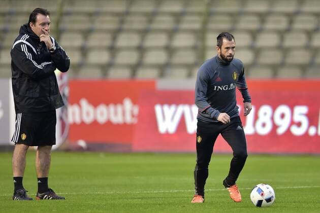Fußball, Training Nationalteam Belgien Defour Steven midfielder of Belgium and Wilmots Marc head coach FOOTBALL : Entrainement Equipe Belgique - Bruxelles - 12 11 2015 PhotoNews Panoramic 