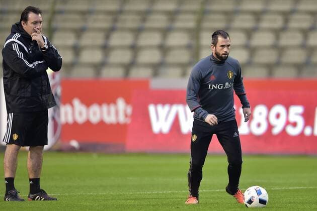 Fußball, Training Nationalteam Belgien Defour Steven midfielder of Belgium and Wilmots Marc FOOTBALL : Entrainement Equipe Belgique - Bruxelles - 12 11 2015 PhotoNews Panoramic 