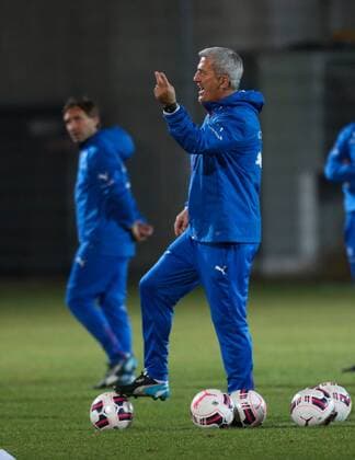 SOCCER - preview VIENNA,12.NOV.15 - SOCCER - training Nationalteam SUI. Image shows head coach Vladimir Petkovic (SUI). GEPAxpictures xPhilippxBrem