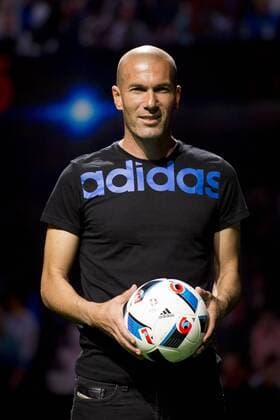 Zinedine Zidane - St. Denis, Frankreich - Präsentation Spielball Beau Jeu von Sponsor Adidas für die EM 2016 - 12 11 2015 JBAutissier Panoramic 