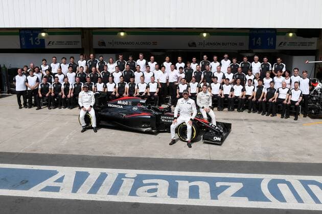 Motorsports: FIA Formula One World Championship WM Weltmeisterschaft 2015, Grand Prix of Brazil, 14 Fernando Alonso (ESP, McLaren Honda), 22 Jenson Button (GBR, McLaren Honda), Stoffel Vandoorne (BEL, McLaren Honda), xHOCHxZWEIx