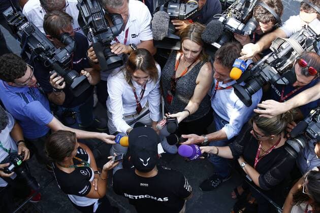 Motorsports: FIA Formula One World Championship WM Weltmeisterschaft 2015, Grand Prix of Brazil, 44 Lewis Hamilton (GBR, Mercedes AMG Petronas Formula One Team), xHOCHxZWEIx