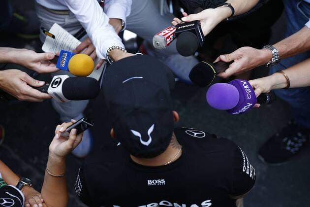 Motorsports: FIA Formula One World Championship WM Weltmeisterschaft 2015, Grand Prix of Brazil, 44 Lewis Hamilton (GBR, Mercedes AMG Petronas Formula One Team), xHOCHxZWEIx