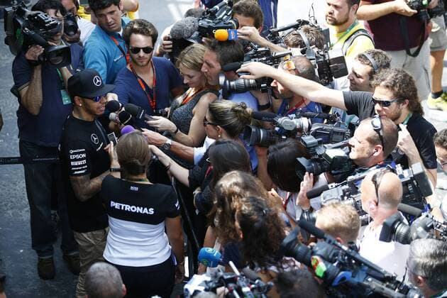 Motorsports: FIA Formula One World Championship WM Weltmeisterschaft 2015, Grand Prix of Brazil, 44 Lewis Hamilton (GBR, Mercedes AMG Petronas Formula One Team), xHOCHxZWEIx
