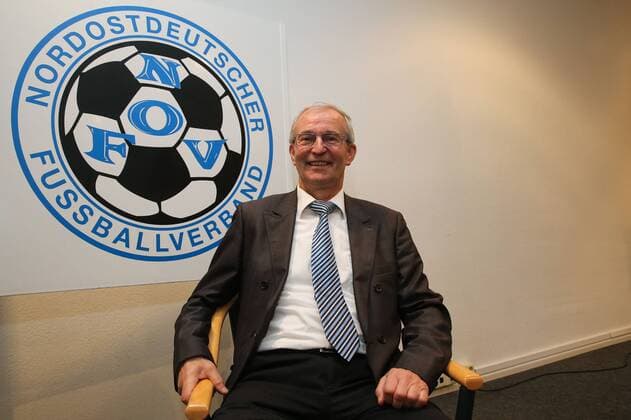 Präsident Nordostostdeutscher Fußballverband Rainer Milkoreit (Deutschland) - 16. BDFL Oldie Fußballtrainer Treffen in der Sportschule Egidius Braun in Leipzig - Einzelbild,Deutschland, Fussball, Mann, Maenner,10.11.2015