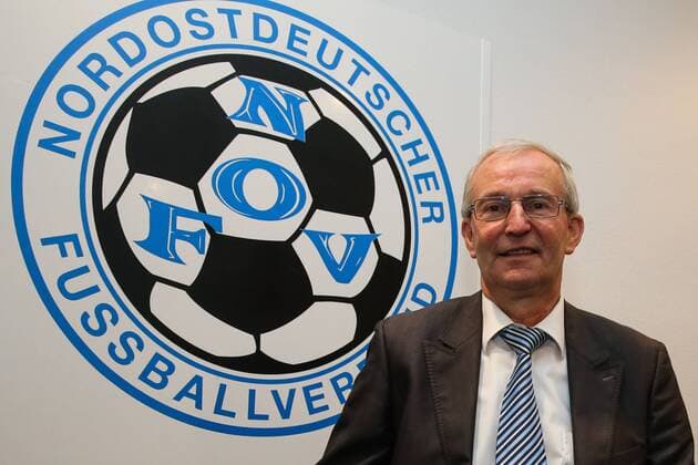 Präsident Nordostostdeutscher Fußballverband Rainer Milkoreit (Deutschland) - 16. BDFL Oldie Fußballtrainer Treffen in der Sportschule Egidius Braun in Leipzig - Einzelbild,Deutschland, Fussball, Mann, Maenner,10.11.2015