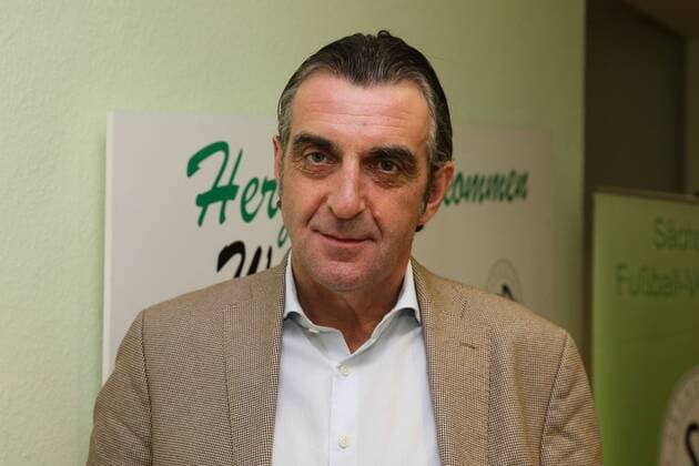 Sportdirektor Ralf Minge (Dynamo Dresden) - Podiumsgespräch zum Thema Der Fußball im Land des Weltmeisters und in Sachsen während des 16. BDFL Oldie Fußballtrainer Treffen in der Sportschule Egidius Braun in Leipzig - Portrait,Deutschland, Fussball, Mann, Maenner,10.11.2015