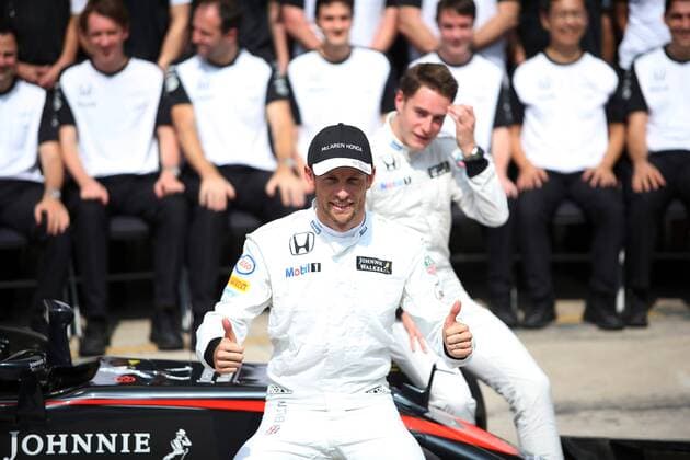 Brazilian Grand Prix, Sao Paulo 12 - 15 November 2015 12.11.2015 - Mclaren team photograph, Jenson Button (GBR) McLaren Honda MP4-30 
