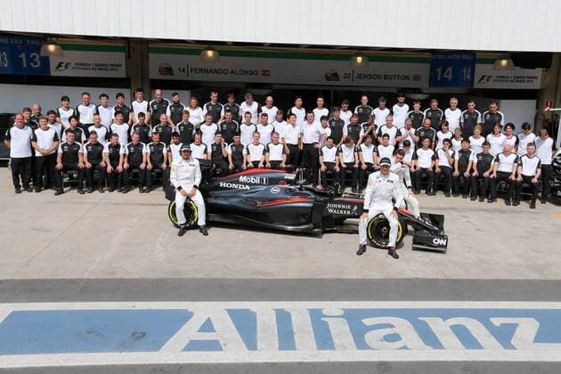 Brazilian Grand Prix, Sao Paulo 12 - 15 November 2015 12.11.2015 - Mclaren team photograph, Fernando Alonso (ESP) McLaren Honda MP4-30 and Jenson Button (GBR) McLaren Honda MP4-30. 