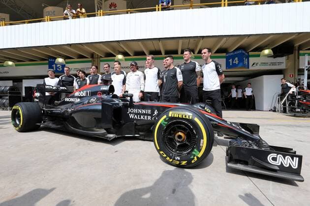 Brazilian Grand Prix, Sao Paulo 12 - 15 November 2015 12.11.2015 - Mclaren team photograph, Fernando Alonso (ESP) McLaren Honda MP4-30 