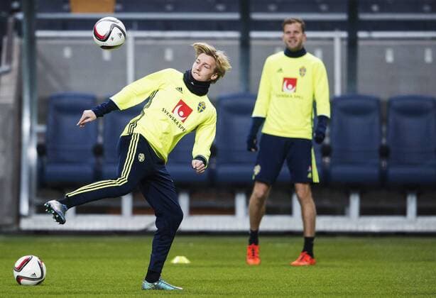 151113 Emil Forsberg under Sveriges fotbollslandslags träning den 13 november 2015 i Stockholm.  Copyright: JOELxMARKLUND BB151113JM006