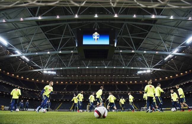 151113 Generell vy över Sveriges fotbollslandslags träning den 13 november 2015 pa Friends Arena i Stockholm.  Copyright: JOELxMARKLUND BB151113JM011
