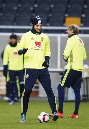 151113 Zlatan Ibrahimovic under Sveriges fotbollslandslags träning den 13 november 2015 i Stockholm.  Copyright: JOELxMARKLUND BB151113JM015