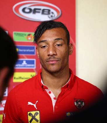 Fußball, Mediaday Nationalteam Österreich SOCCER - AUT vs SUI, friendly match, preview ALICANTE,SPAIN,13.NOV.15 - SOCCER - OEFB international match Länderspiel Austria vs Switzerland, friendly match, preview, team training camp, mixed zone team AUT. Image shows Karim Onisiwo (AUT). GEPAxpictures xChristianxOrt