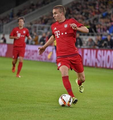 09.11.2015, Fussball 1.Bundesliga 2015 2016, Paulaner-Cup-Finale: FC Bayern München - Paulaner Traumelf, in der Continental-Arena Regensburg. Gianluca Gaudino (Bayern) am Ball. 