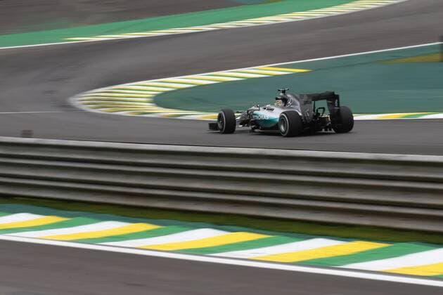 Motorsports: FIA Formula One World Championship WM Weltmeisterschaft 2015, Grand Prix of Brazil, 44 Lewis Hamilton (GBR, Mercedes AMG Petronas Formula One Team), xHOCHxZWEIx