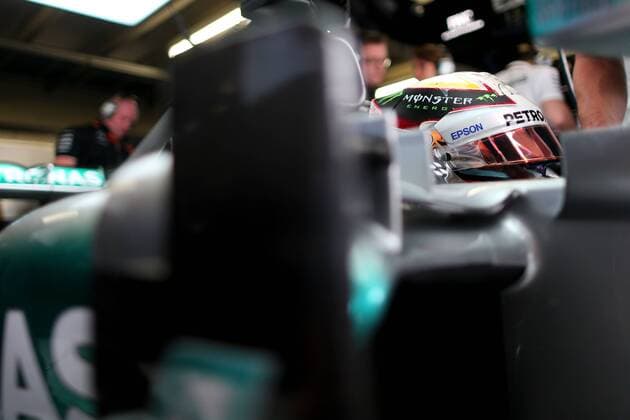 Motorsports: FIA Formula One World Championship WM Weltmeisterschaft 2015, Grand Prix of Brazil, 44 Lewis Hamilton (GBR, Mercedes AMG Petronas Formula One Team), xHOCHxZWEIx