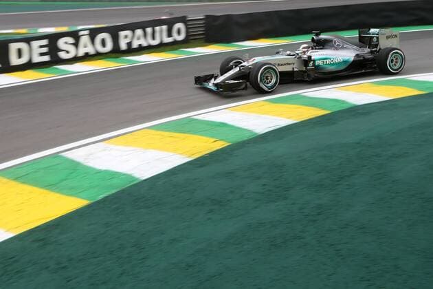 Motorsports: FIA Formula One World Championship WM Weltmeisterschaft 2015, Grand Prix of Brazil, 44 Lewis Hamilton (GBR, Mercedes AMG Petronas Formula One Team), xHOCHxZWEIx