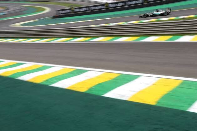 Motorsports: FIA Formula One World Championship WM Weltmeisterschaft 2015, Grand Prix of Brazil, 44 Lewis Hamilton (GBR, Mercedes AMG Petronas Formula One Team), xHOCHxZWEIx