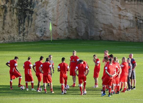 SOCCER - AUT vs SUI, friendly match, preview ALICANTE,SPAIN,13.NOV.15 - SOCCER - OEFB international match Länderspiel Austria vs Switzerland, friendly match, preview, team training camp, training team AUT. Image shows head coach Marcel Koller (AUT) and the team of AUT. GEPAxpictures xChristianxOrt
