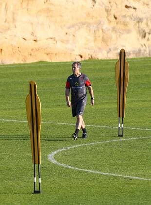 SOCCER - AUT vs SUI, friendly match, preview ALICANTE,SPAIN,13.NOV.15 - SOCCER - OEFB international match Länderspiel Austria vs Switzerland, friendly match, preview, team training camp, training team AUT. Image shows head coach Marcel Koller (AUT). GEPAxpictures xChristianxOrt