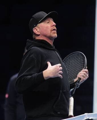Tennis - 2015 ATP Tennis Herren World Tour Finals at The O2 - Pre-Tournament Media Day Coach Boris Becker talks with Novak Djokovic during training on the main court 