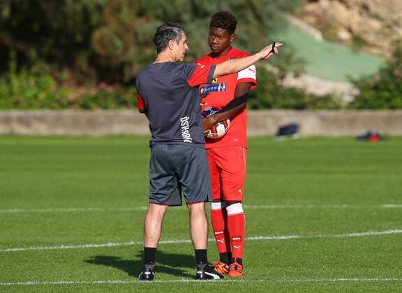 SOCCER - AUT vs SUI, friendly match, preview ALICANTE,SPAIN,13.NOV.15 - SOCCER - OEFB international match Länderspiel Austria vs Switzerland, friendly match, preview, team training camp, training team AUT. Image shows head coach Marcel Koller and David Alaba (AUT). GEPAxpictures xChristianxOrt