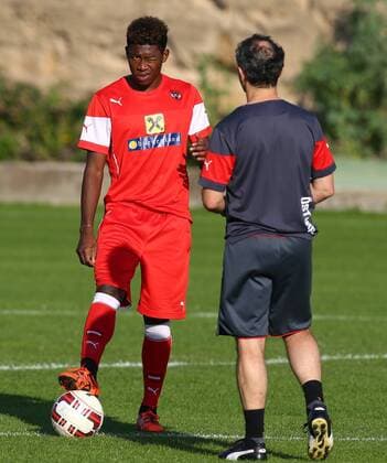 SOCCER - AUT vs SUI, friendly match, preview ALICANTE,SPAIN,13.NOV.15 - SOCCER - OEFB international match Länderspiel Austria vs Switzerland, friendly match, preview, team training camp, training team AUT. Image shows David Alaba and head coach Marcel Koller (AUT). GEPAxpictures xChristianxOrt