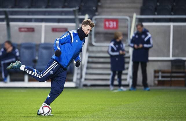 Fußball, Nationalteam Dänemark Training 151113 Nicklas Bendtner under Danmarks fotbollslandslags träning den 13 november 2015 i Stockholm.  Copyright: JOELxMARKLUND BB151113JM082