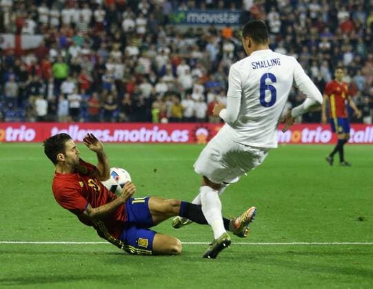 Spain s Cesc Fabregas goes in late on England s Chris Smalling International Friendly Länderspiel - Spain vs England - Estadio Jose Rico Perez Stadium - Spain - 13th November 2015 - Picture David Klein Sportimage EDITORIAL USE ONLY. No use with unauthorised audio, video, data, fixture lists, club league logos or live services. Online in-match use limited to 120 images, no video emulation. No use in betting, games or single club league player publications.