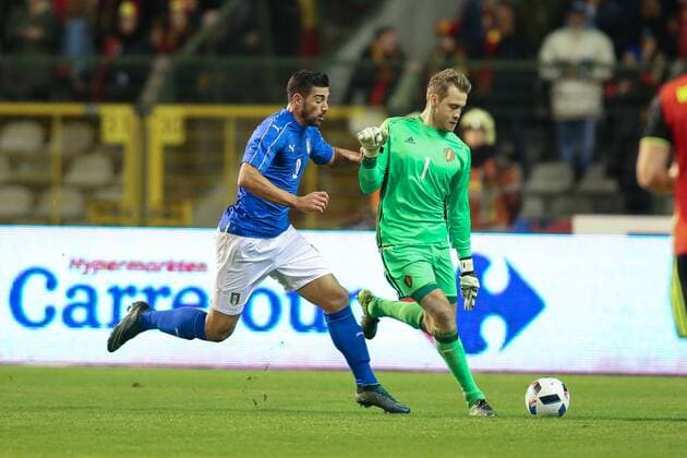 - BRUSSELS, BELGIUM: Italy s Graziano Pelle and Belgium s goalkeeper Simon Mignolet fight for the ball during a friendly soccer game between Belgian national team Nationalteam Red Devils and Italy, in Brussels, Friday 13 November 2015, a game in preparation of the Euro2016 European Championship EM Europameisterschaft BRUNOxFAHY  x04739630x